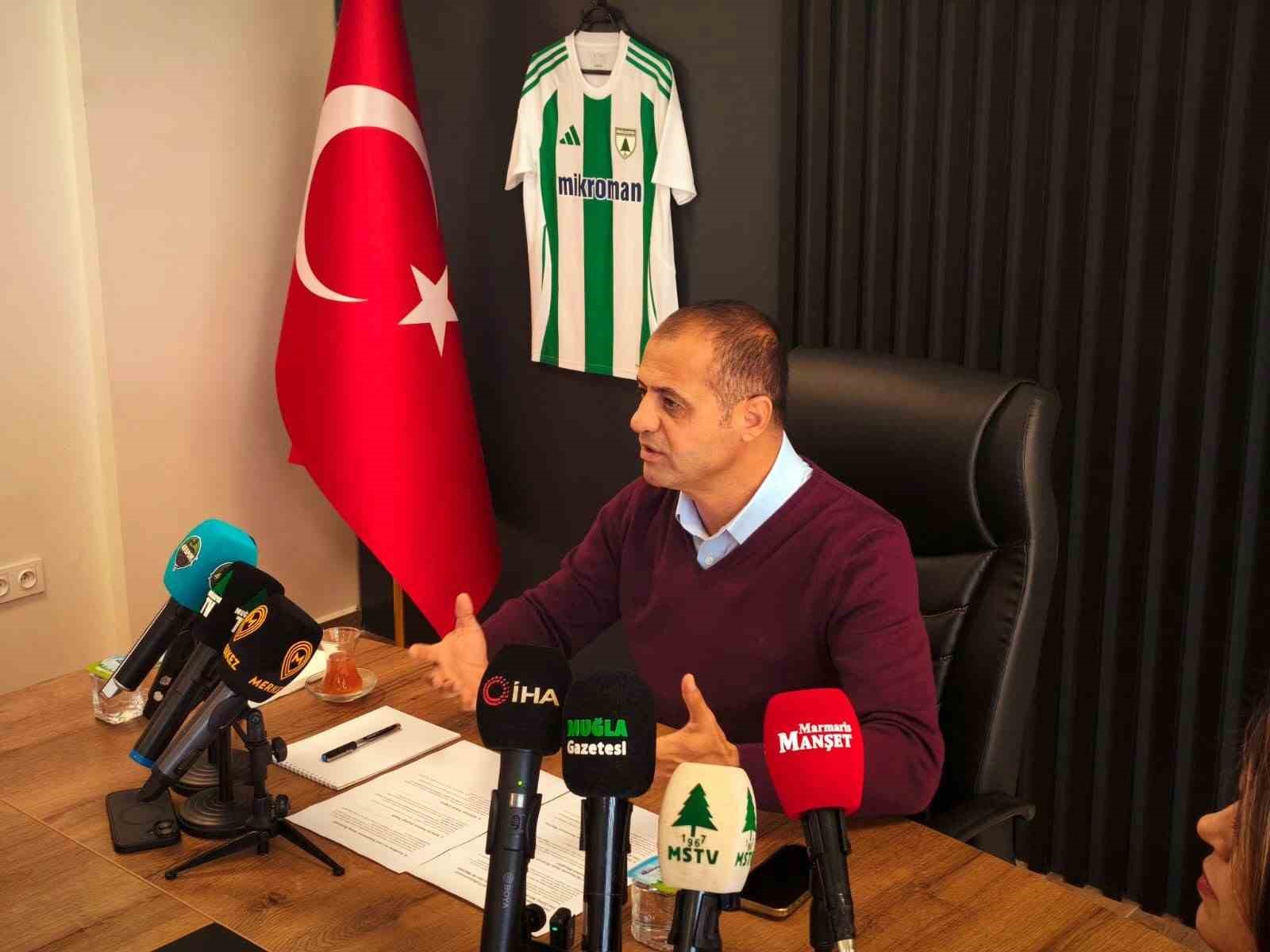 Muğlaspor Başkanı Menaf Kıyanç, düzenlediği basın toplantısında kulübün mevcut durumunu,
