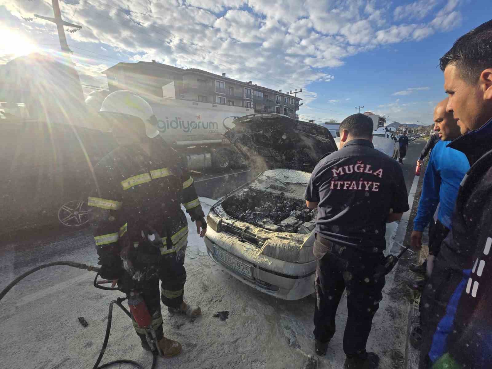 Muğla’nın Ortaca ilçesinde meydana gelen araç yangını korku dolu anlara