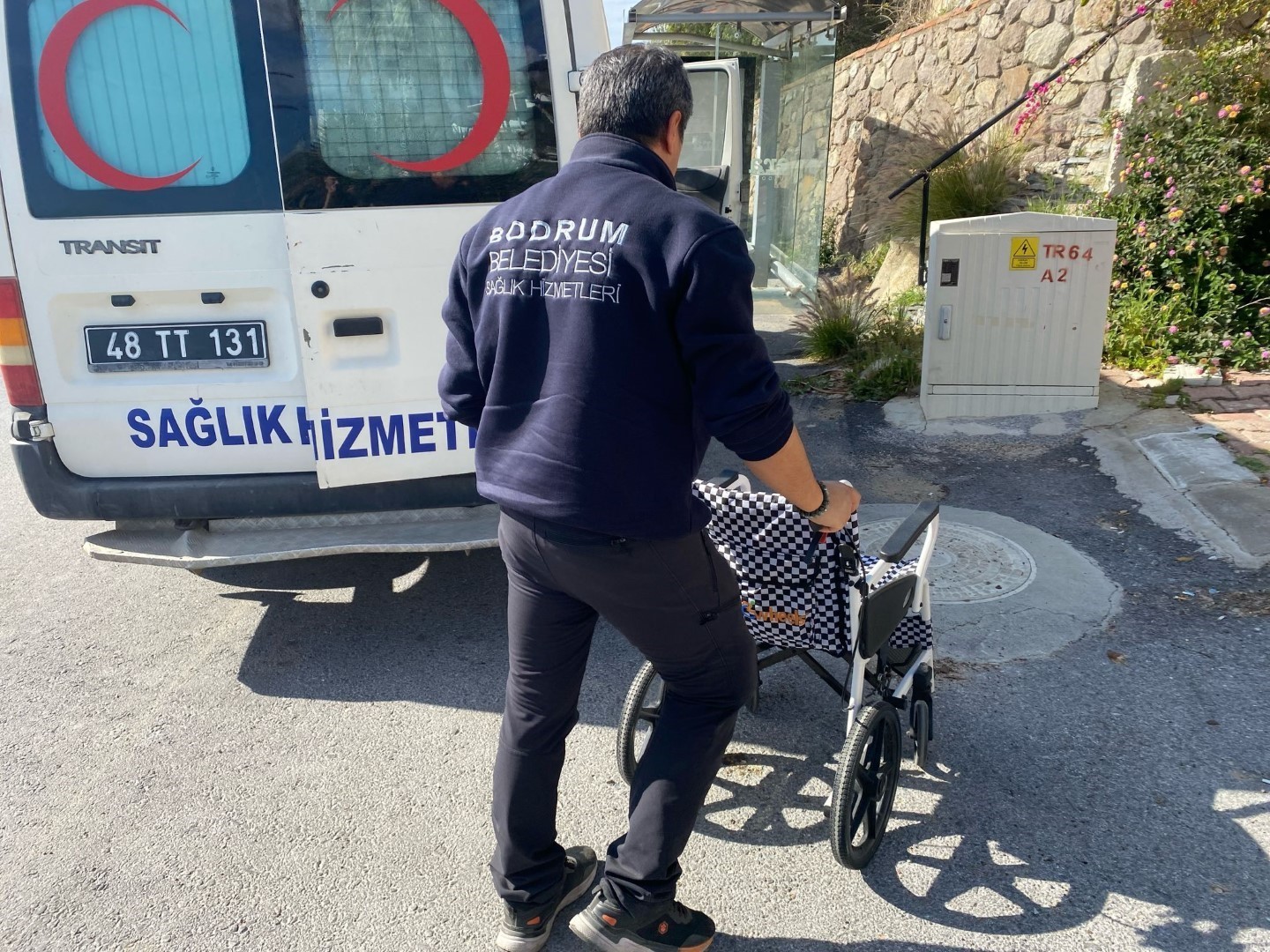 Genel sağlık hizmetlerine devam eden Bodrum Belediyesi, tekerlekli sandalye, yürüteç,