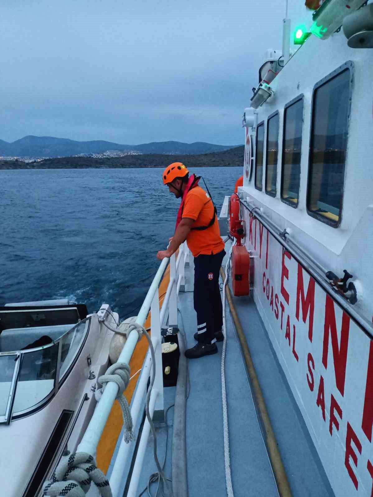 Muğla’nın Bodrum ilçesi açıklarında su alan ve içinde bir kişi