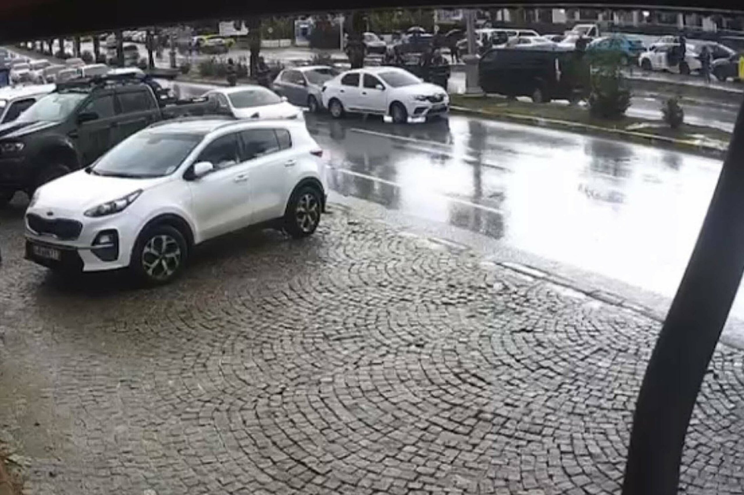 Fırat AKAY/BODRUM (Muğla), (DHA)- MUĞLA'nın Bodrum ilçesinde, sürücüsünün el frenini