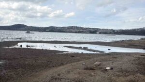 Muğla’nın Bodrum ilçesinde, Gümbet ve Bitez sahilinde deniz çekildi. Sahil