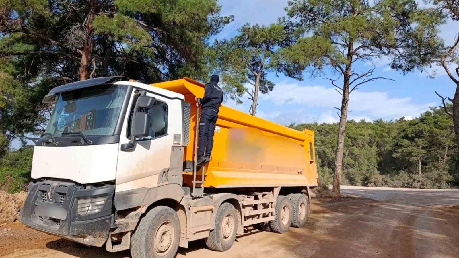 Bodrum Belediyesi Zabıta Müdürlüğü ekipleri, çevre kirliliğiyle mücadele kapsamında kent