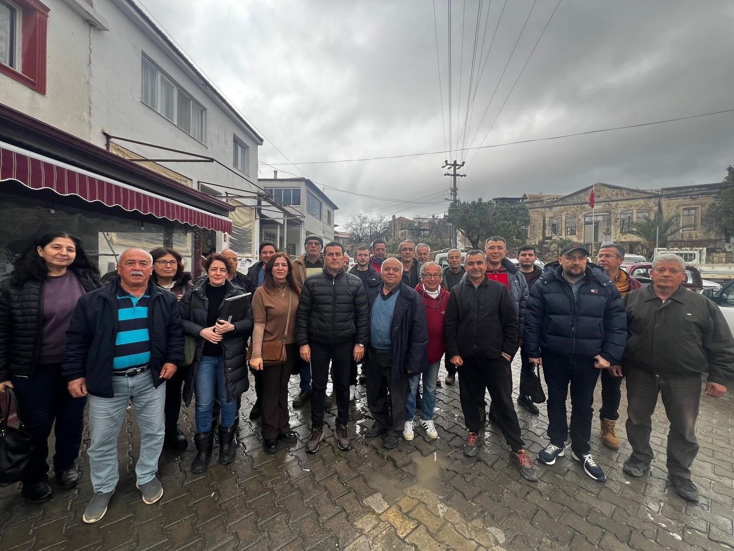 Muğla’nın Datça ilçesine bağlı Çeşme Mahallesi’nde badem üretimi yapan çiftçilere