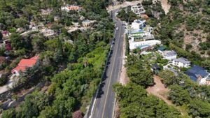 Muğla Büyükşehir Belediyesi’nin Fethiye-Ölüdeniz bölgesinde başlattığı yol, altyapı ve çevre