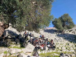 Muğla’nın Köyceğiz ilçesinde öğrenciler Kaunos Antik Kenti’nde bulunan ve MÖ