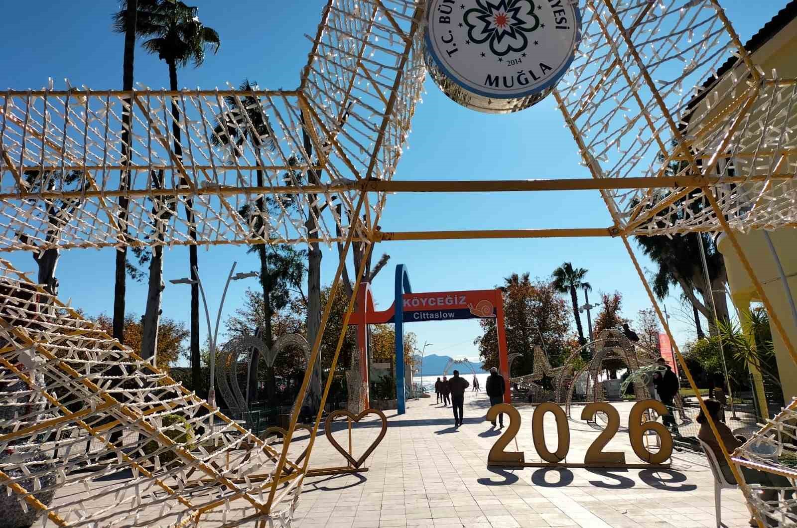 Muğla’nın Köyceğiz ilçesi, 2026 yılının ilk gününü güneşli ancak serin