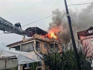 Muğla’nın Köyceğiz ilçesinde evin çatı katında başlayan yangın sonrası ev