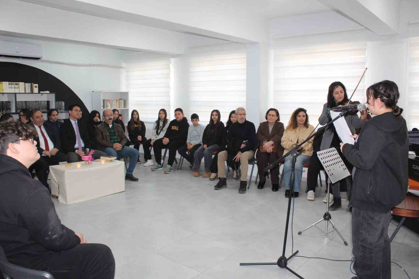Muğla’nın Köyceğiz ilçesinde öğrenciler dönem sonunu şiir ve müzik konseri