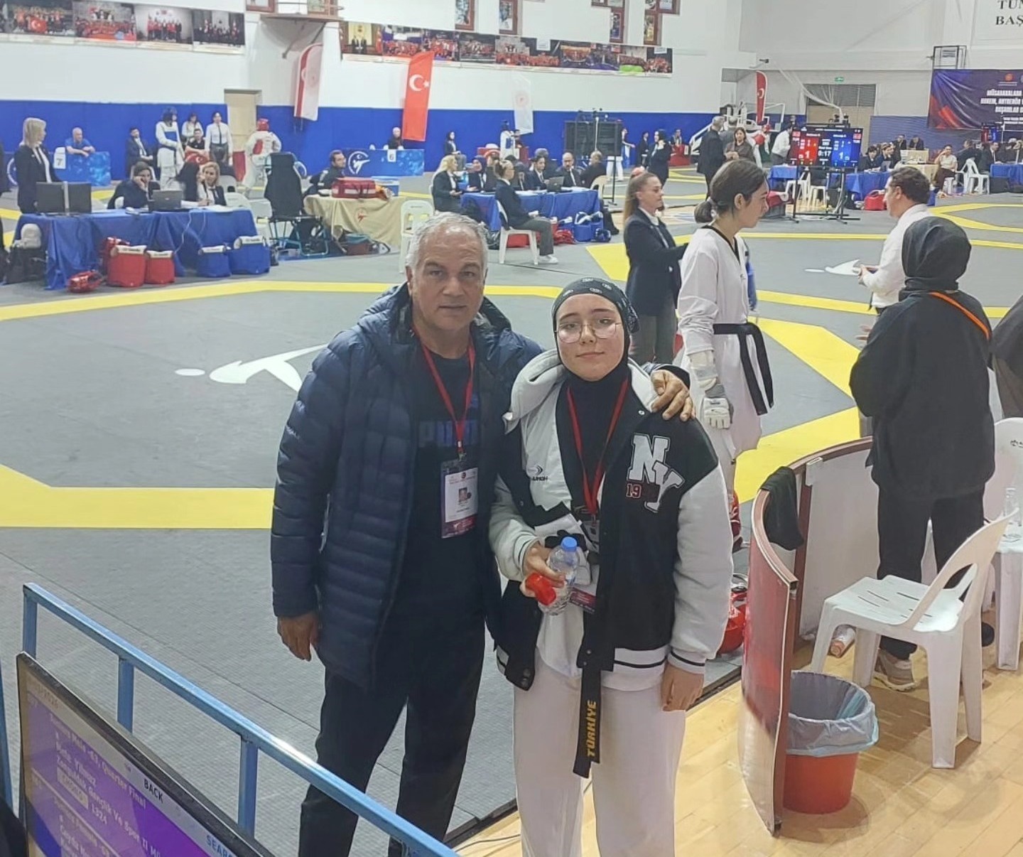 Muğla’nın Köyceğiz ilçesi Akademi Spor Kulübü Taekwondo sporcusu Azra Karakaş