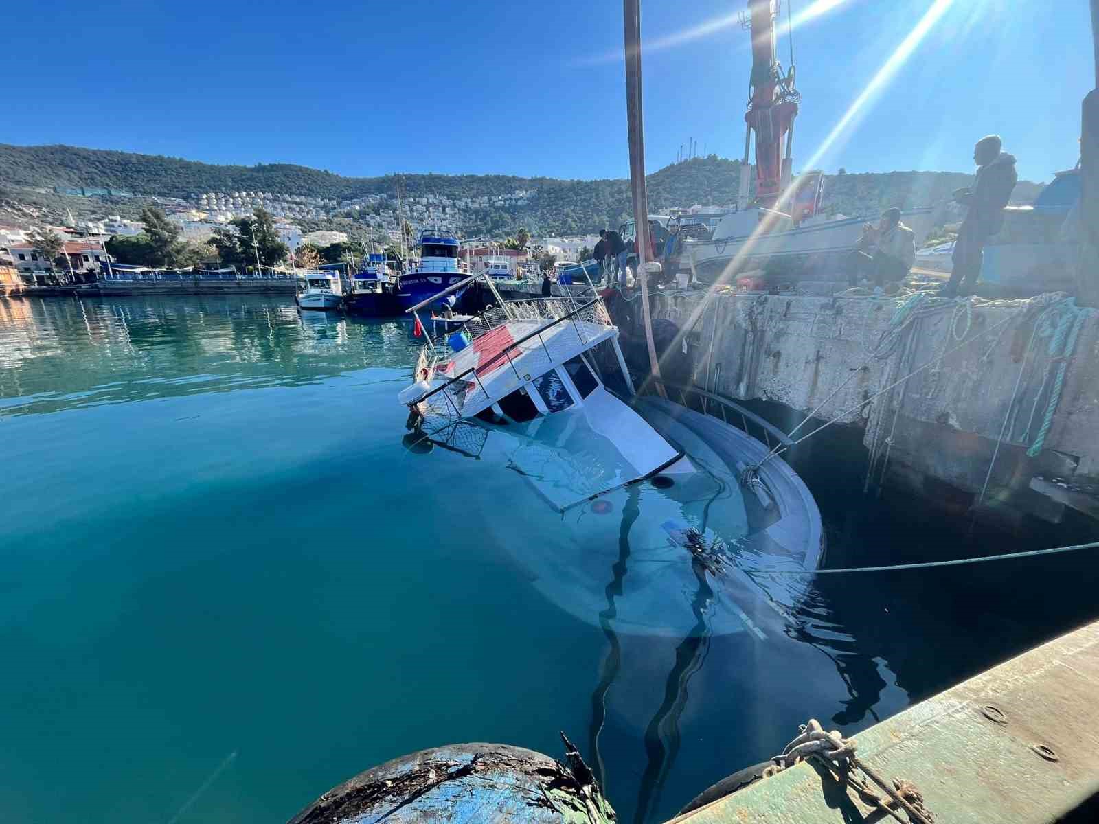 Muğla’nın Milas ilçesine bağlı Güllük Mahallesi’nde etkili olan sert hava