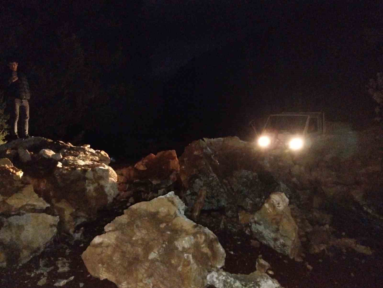 Marmaris’te sabah başlayan ve gece saatlerinde de etkisini gösteren sağanak