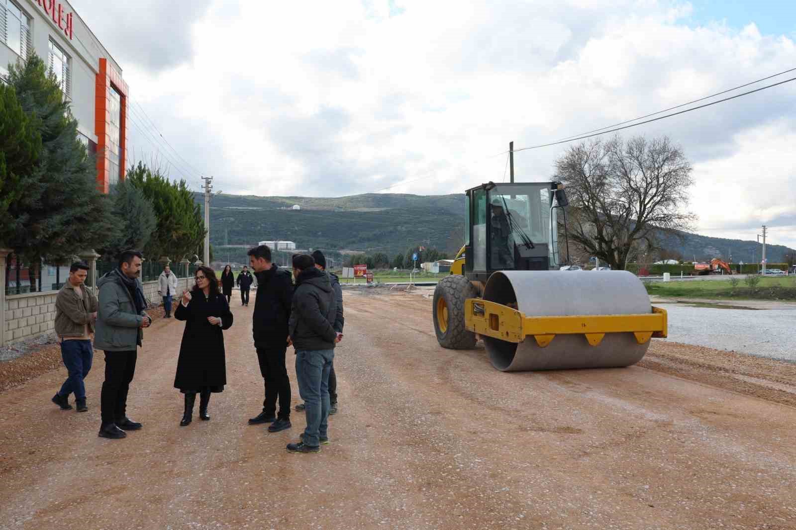 Menteşe Belediye Başkanı Gonca Köksal Aras, Emirbeyazıt Mahallesindeki kolejler bölgesi