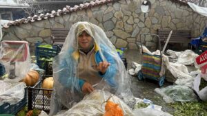 Muğla’nın Menteşe ilçesinde sabah saatlerinden itibaren etkili olan şiddetli sağanak