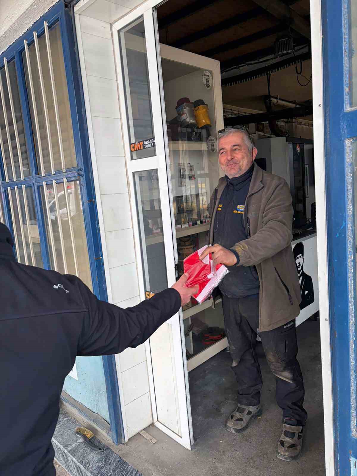 Muğla Büyükşehir Belediyesi, Türk bayrağına yönelik gerçekleştirilen saldırının ardından esnaf