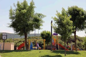 Kent genelinde gerçekleştirilen düzenleme, bakım ve peyzaj çalışmaları kapsamında 934