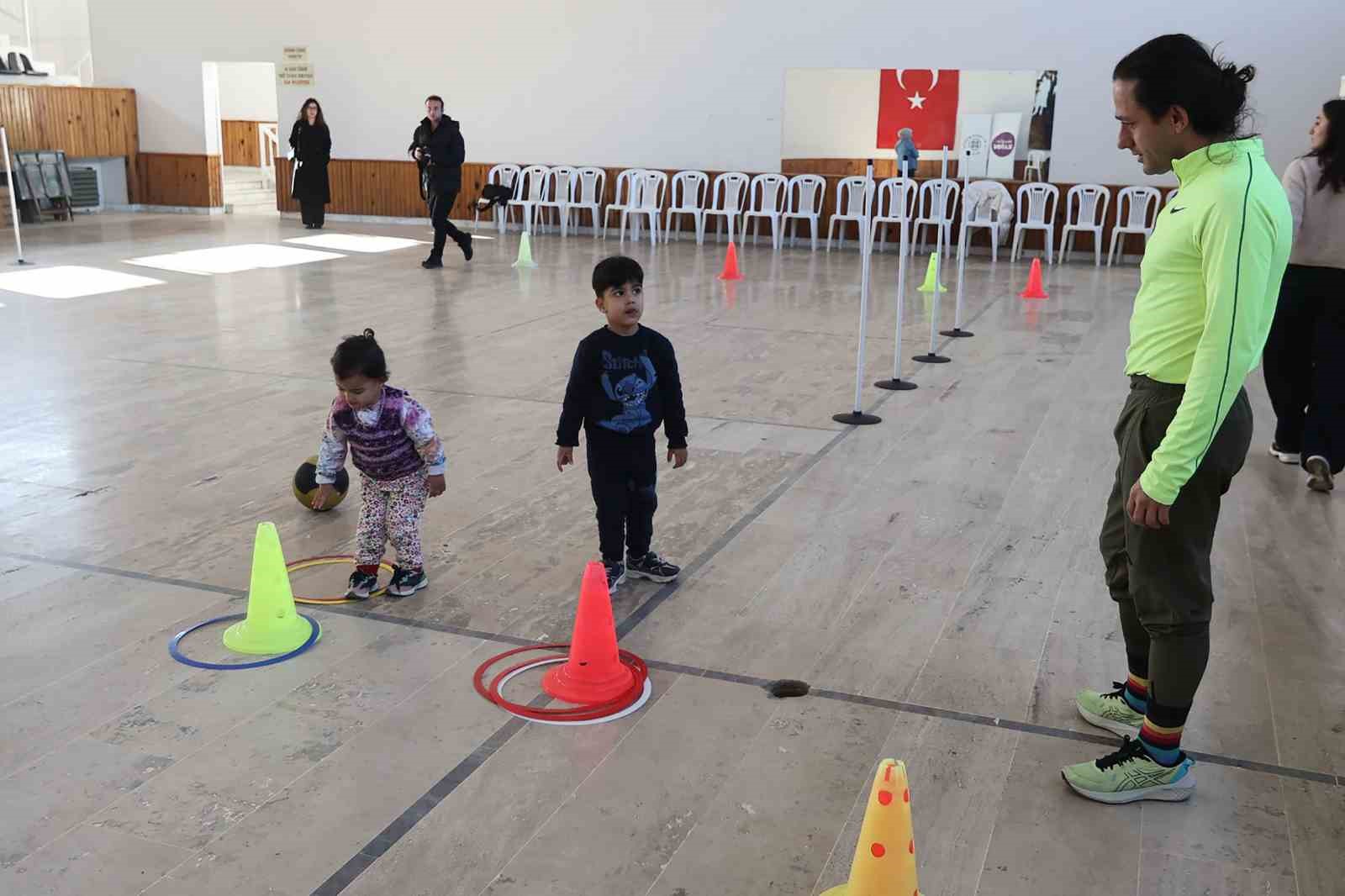 Muğla Büyükşehir Belediyesi’nin ara tatil kapsamında düzenlediği ücretsiz etkinliklerle çocuklar;