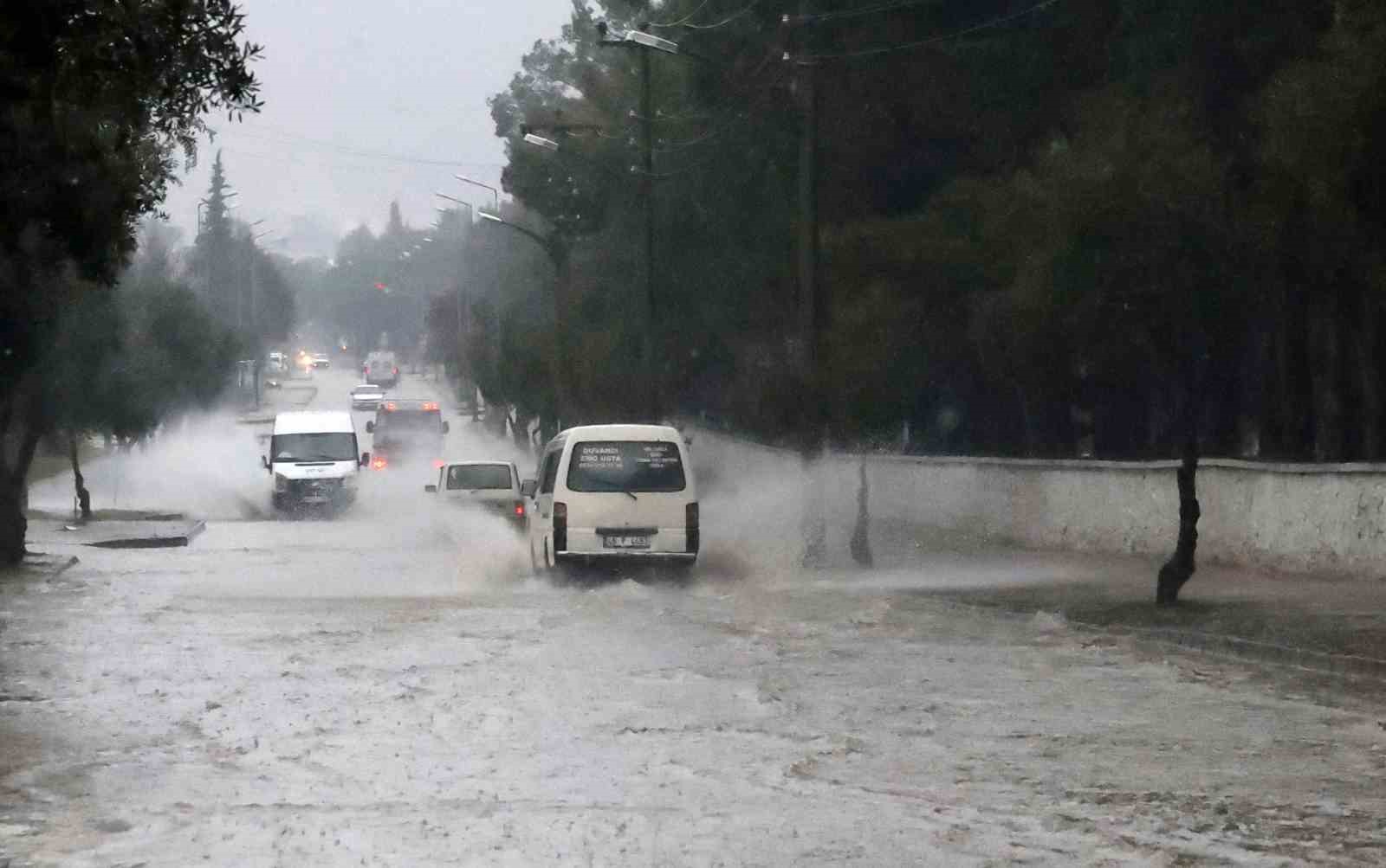 Meteoroloji Genel Müdürlüğü’nün Muğla için yaptığı sağanak yağış uyarısının ardından,