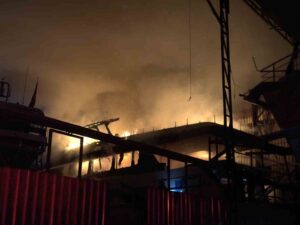 Muğla’nın Fethiye ilçesinde ahşap teknenin yanması sonucu çıkan yangın kısa