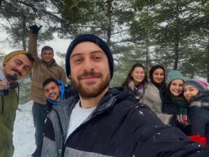 Muğla’nın yüksek kesimlerine yağan kar yağışını fırsata çeviren vatandaşlar doyasıya