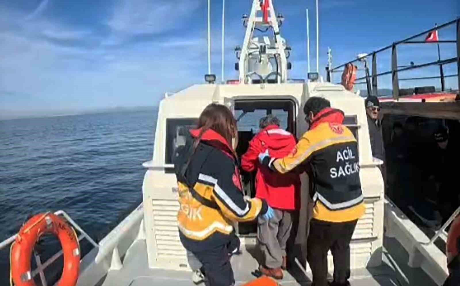 Muğla’nın Bodrum ilçesi açıklarında balıkçı teknesinde rahatsızlanan vatandaş Sahil Güvenlik