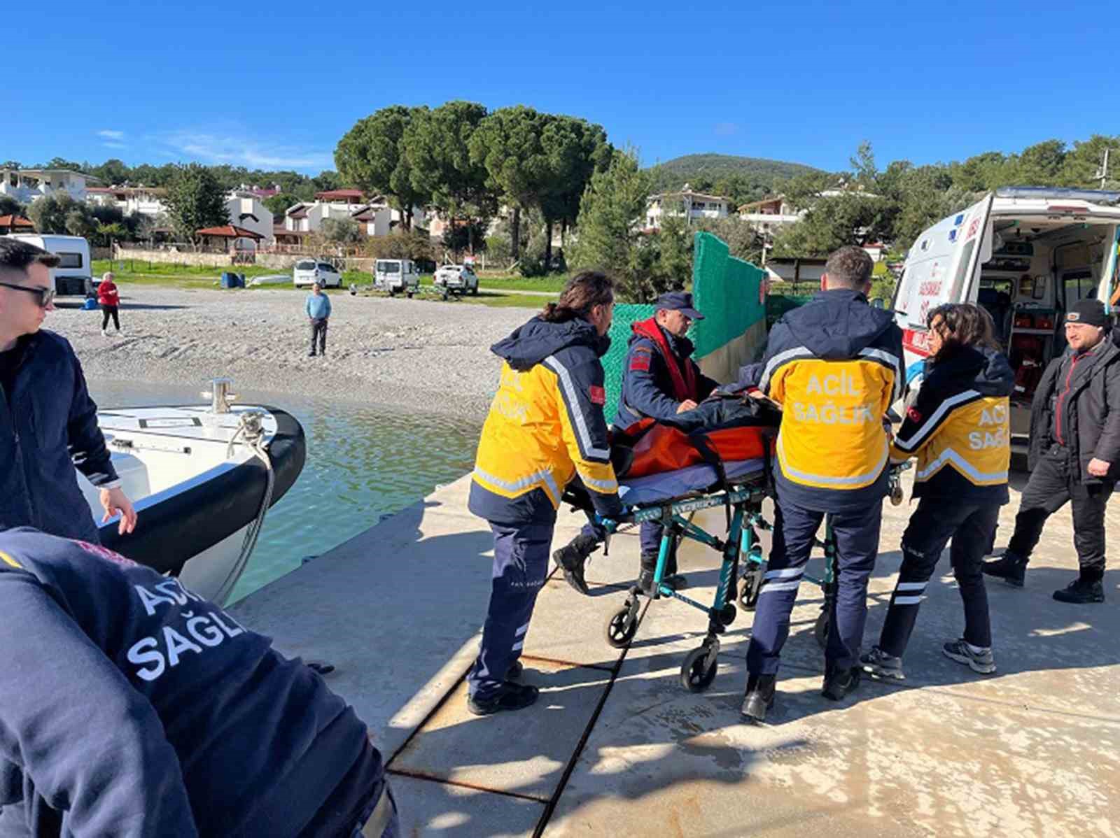 Muğla’nın Milas ilçesinde balıkçı teknesinde rahatsızlanan vatandaş Sahil Güvenlik ekipleri