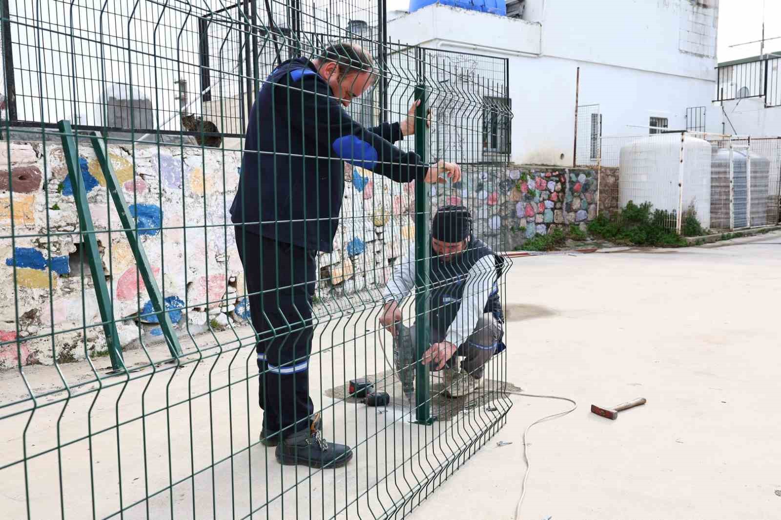 Bodrum Belediyesi, ilçedeki okulların eğitim ortamlarını iyileştirmek amacıyla bakım, onarım