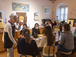 Muğla’nın Datça ilçesinde öğrenciler sanat atölyesinde eğlenceli ve öğretici vakit