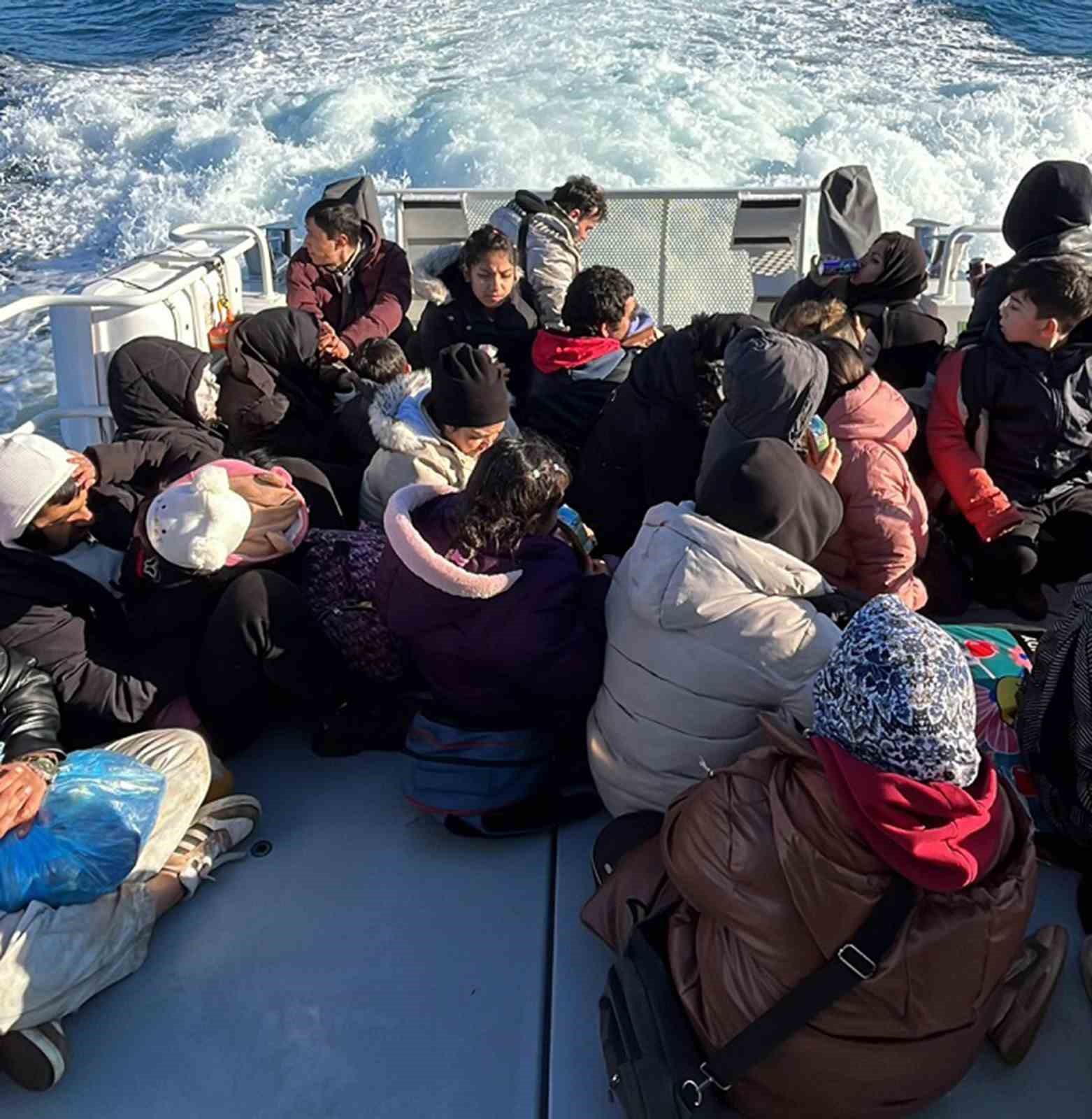 Muğla Kazıklı koyunda mahsur kalan 19’u çocuk 44 düzensiz göçmen