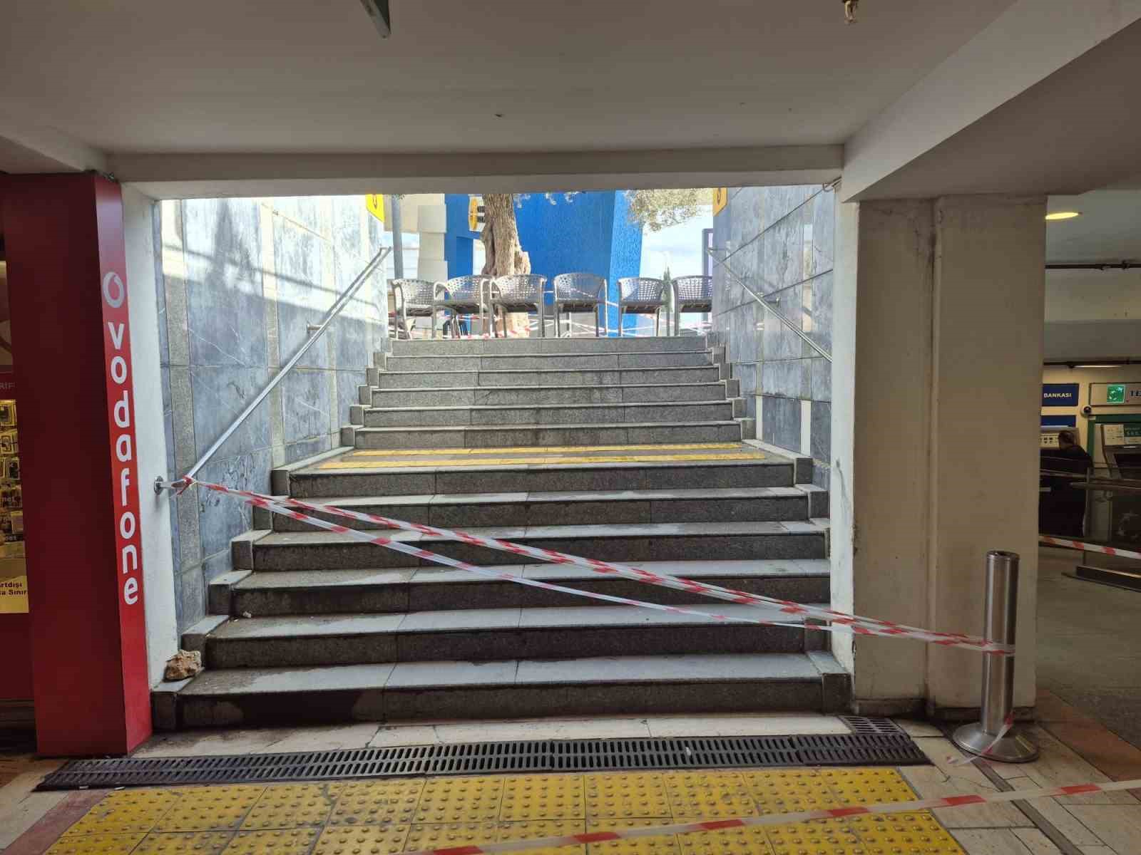 Muğla’nın Bodrum ilçesinde bulunan Oasis Alışveriş Merkezi, fırtınanın ardından ortaya