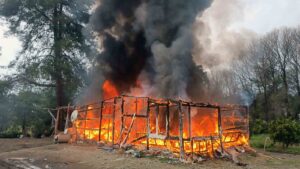 Muğla’nın Köyceğiz ilçesi Beyobası kavşağı mevkiinde hasır üretimi yapılan evde
