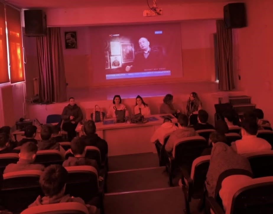 Muğla’nın Köyceğiz ilçesinde öğrencilere "Bir Kitap Bir İnsan" projesi kapsamında