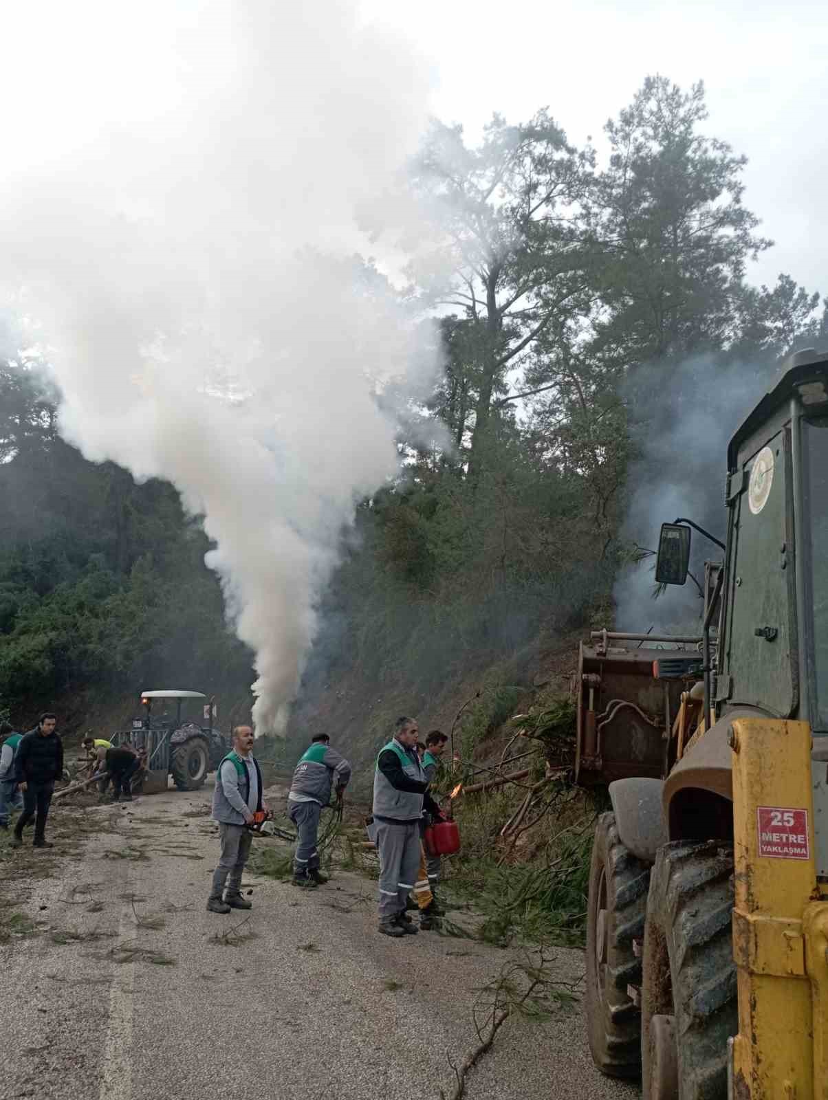 Yangın sezonu yaklaşırken Marmaris’te ormanlık alanlarda hazırlıklar hız kazandı. Marmaris