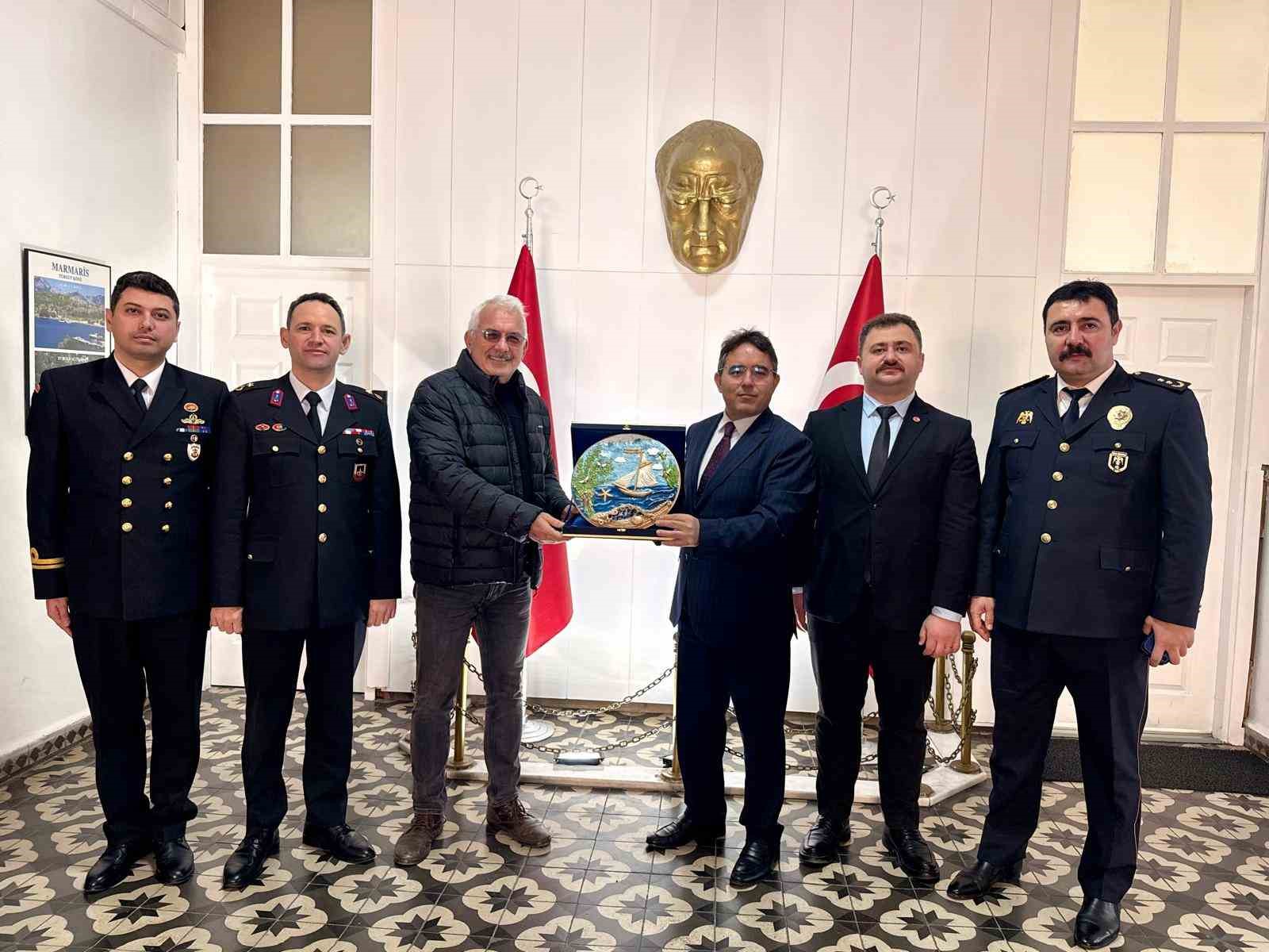 Muğla’nın Marmaris ilçe merkezi ve çevre adalarda 44 yıldır gönüllü