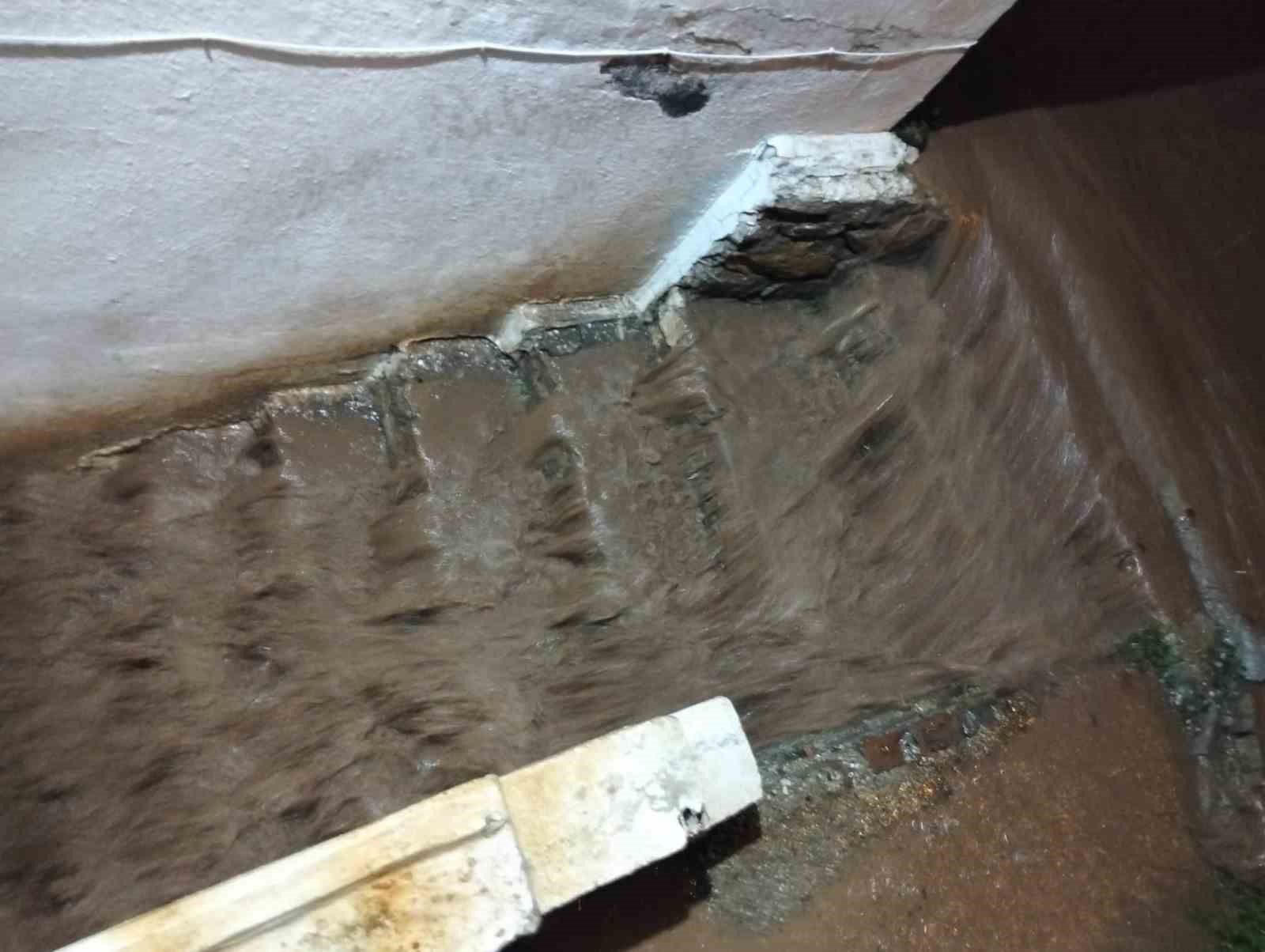 Muğla’nın Marmaris ilçesinde etkili olan sağanak yağış sonrasında kırsal mahallelerde