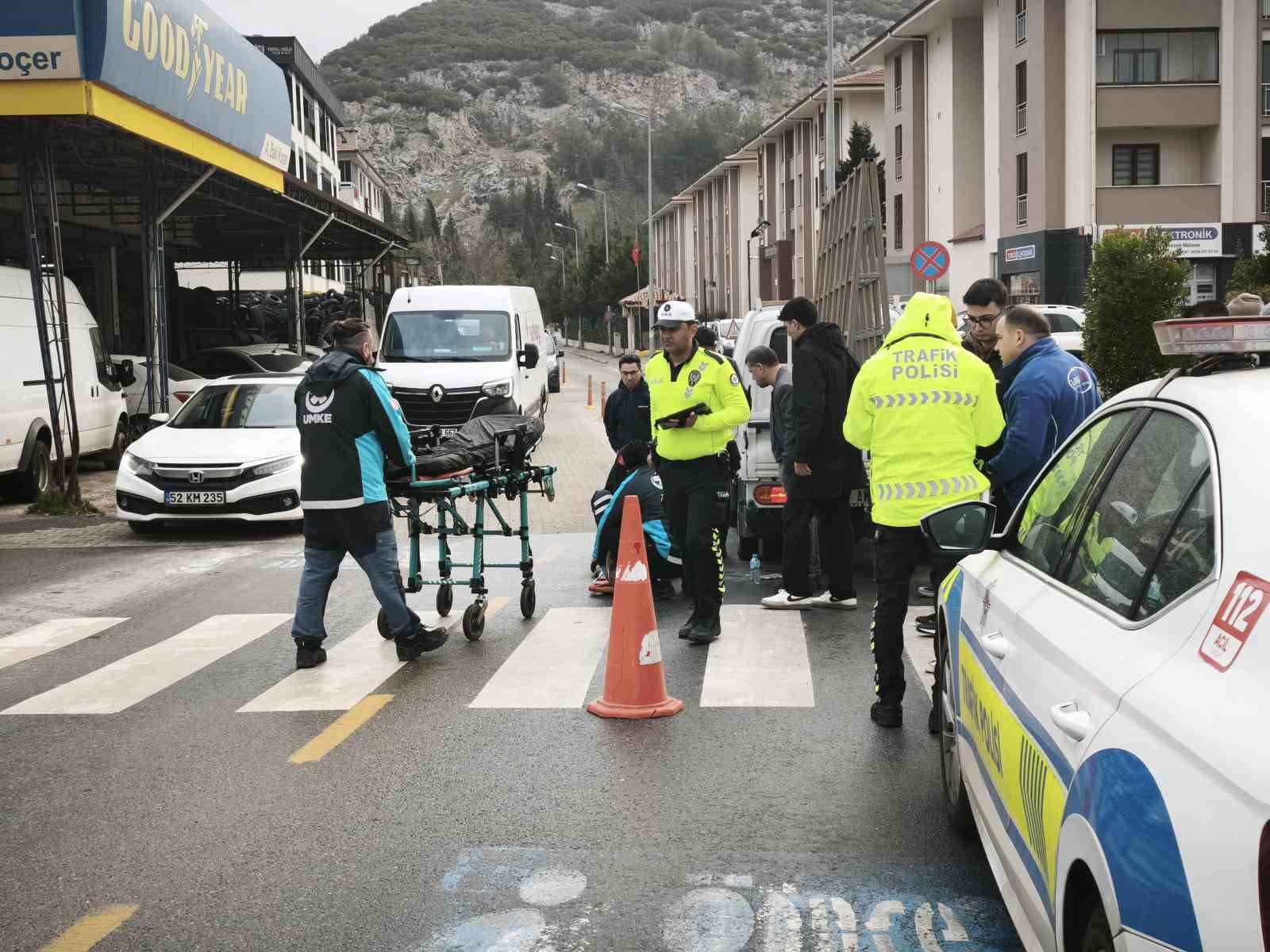 Muğla’nın Menteşe ilçesinde, scootera kamyonetin çarpması sonucu meydana gelen kazada