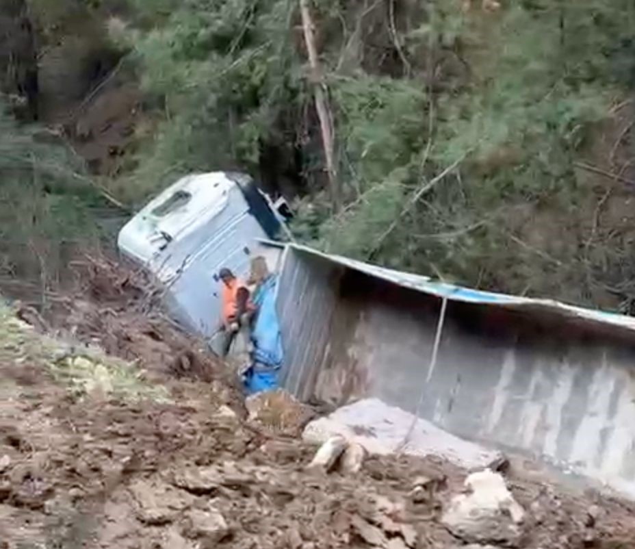 Muğla’nın Milas ilçesinde meydana gelen trafik kazasında kontrolden çıkan bir