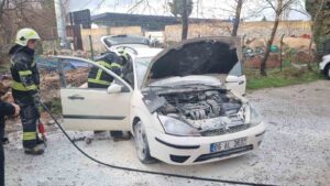 Muğla’nın Menteşe ilçesinde, Orman Bölge Müdürlüğü’nün otoparkında park halindeki bir