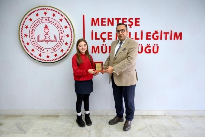 Muğla’nın Menteşe ilçesinde öğrenim gören 5/A sınıfı öğrencisi Azra Özdemir,