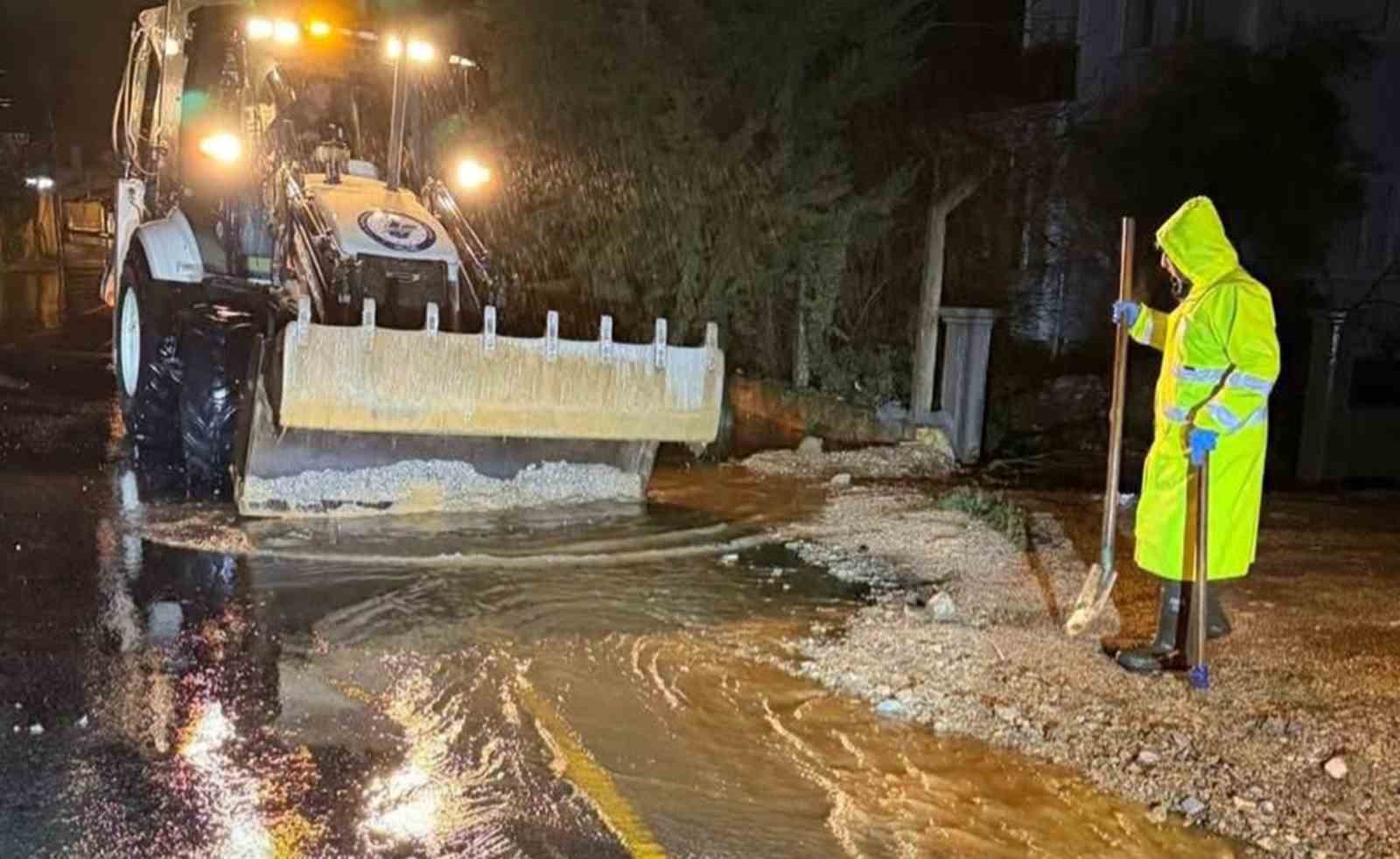 Muğla genelinde akşam saatlerinde başlayan sağanak yağış nedeniyle Bodrum ve