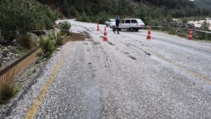 Muğla genelinde gece saatlerinden itibaren etkisini artıran şiddetli sağanak yağış