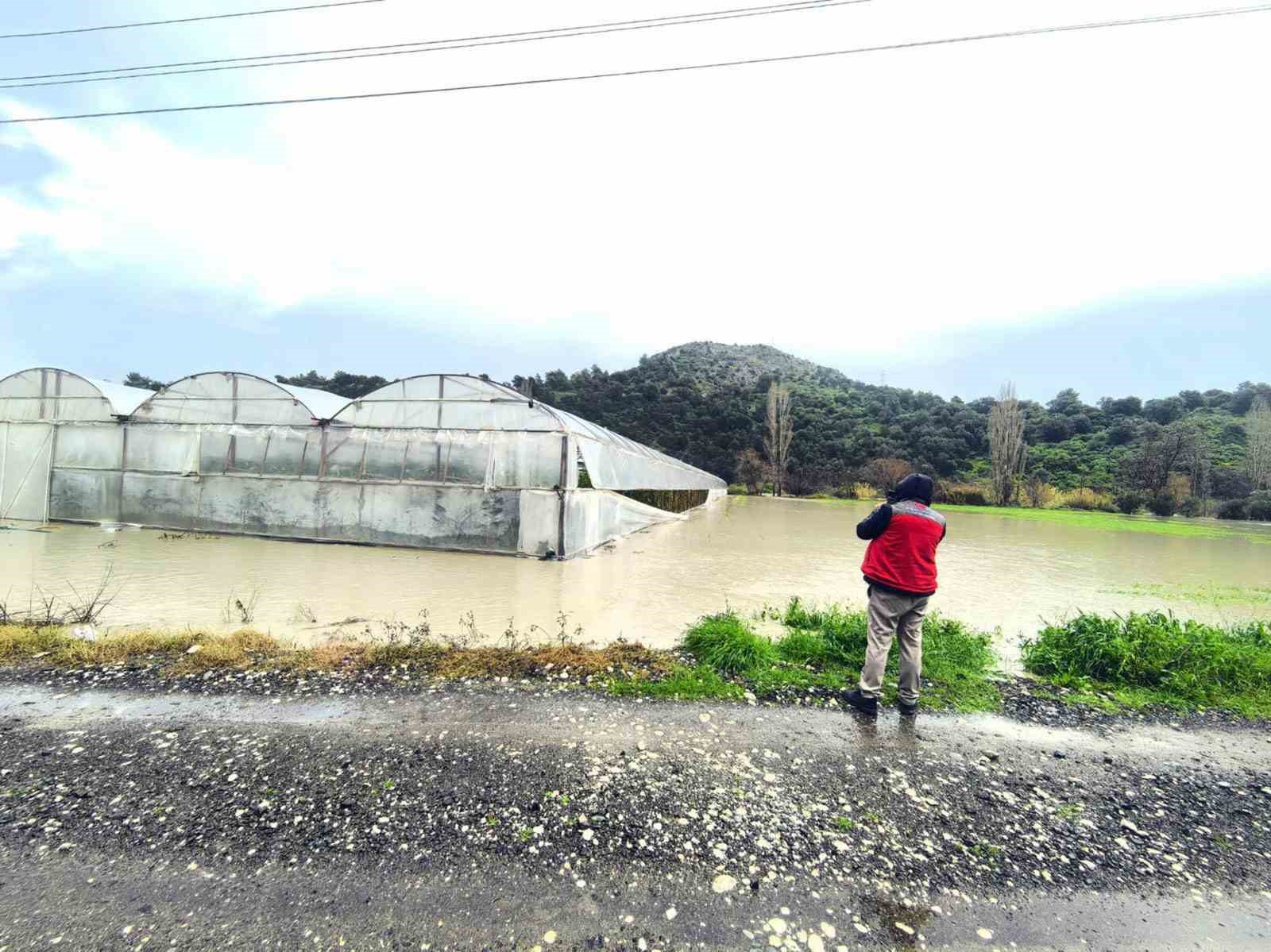 Muğla’nın Köyceğiz, Ortaca ve Dalaman ilçesinde sağanak yağış sonrası taşan