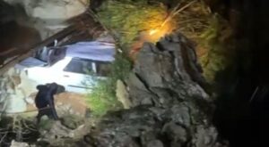 Muğla’nın Marmaris ilçesinde dereden aracıyla geçmeye çalıştığı esnada sele kapılan