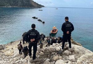 Muğla’nın Seydikemer ilçesi Leylek koyunda yasadışı yollardan yurt dışına çıkış