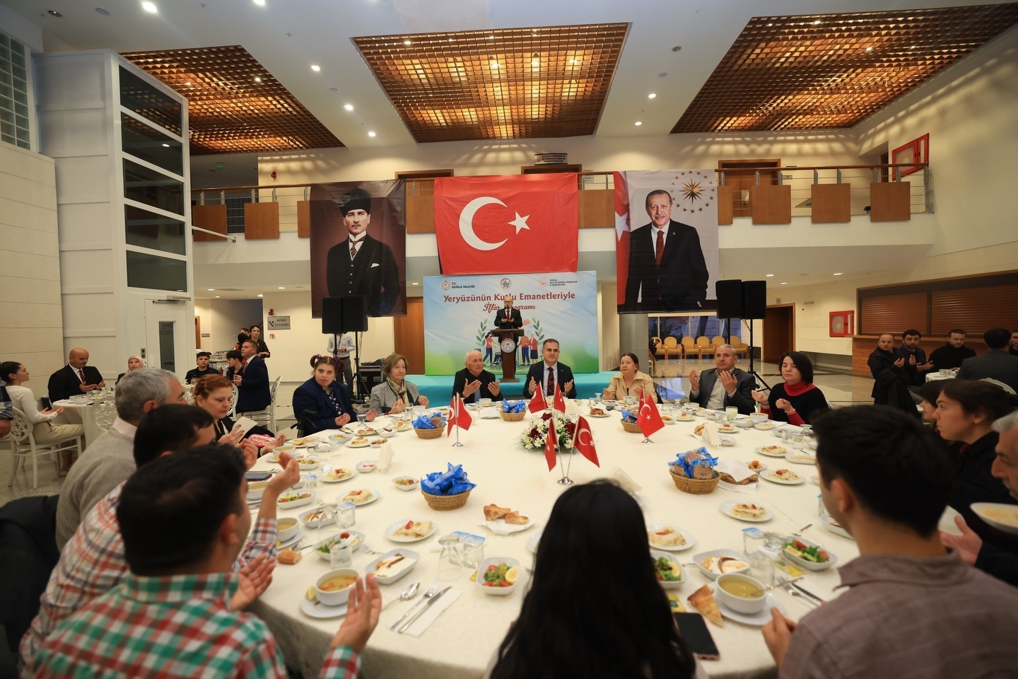 Muğla Valisi Dr. İdris Akbıyık, Ramazan ayının manevi ikliminde engelli