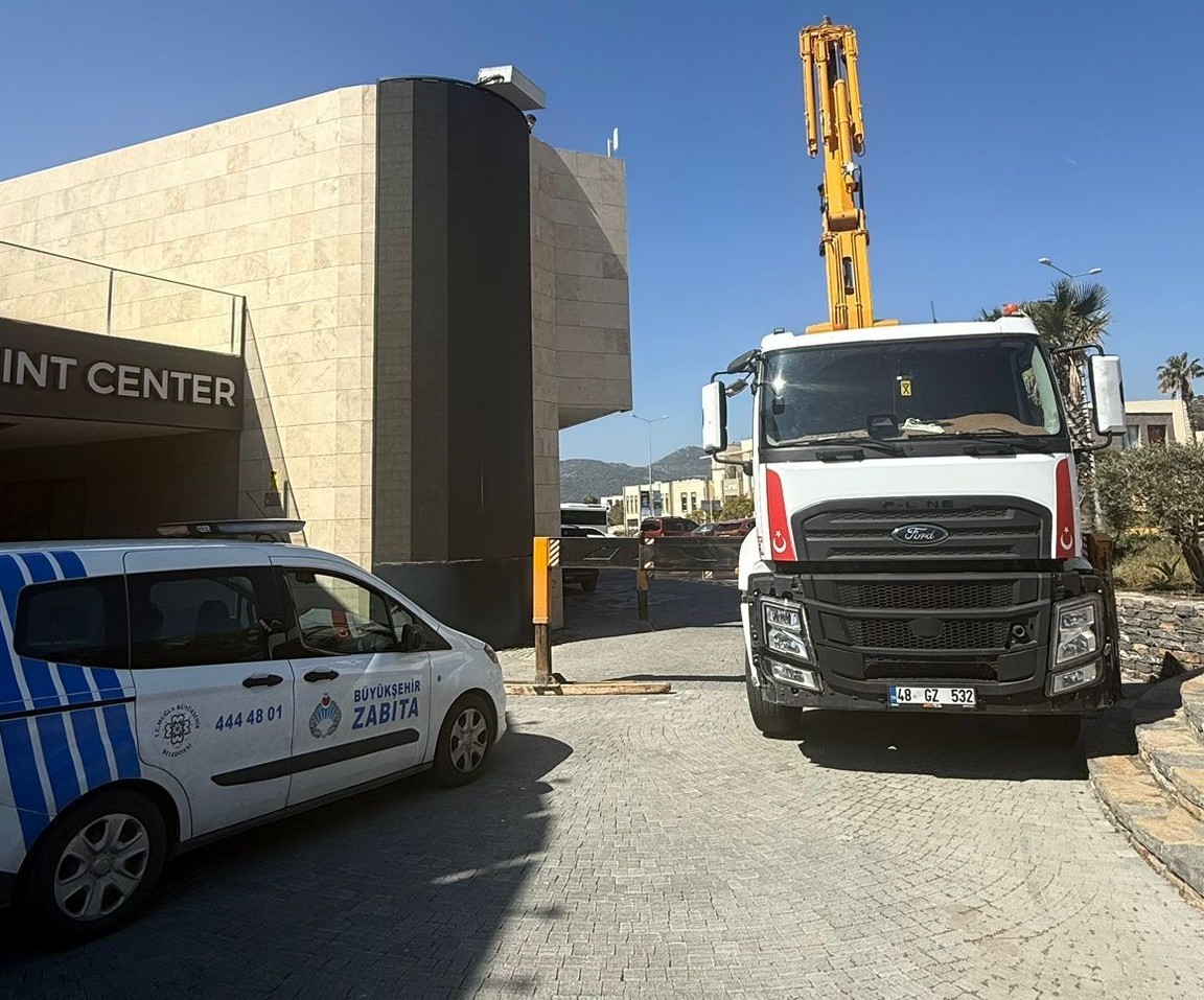 Muğla Büyükşehir Belediyesi sorumluluk alnı içinde bulunan açık hava reklam