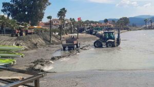 Akyaka sahilinde yaz sezonu öncesi düzenleme çalışmaları başladı. Ula ilçesine