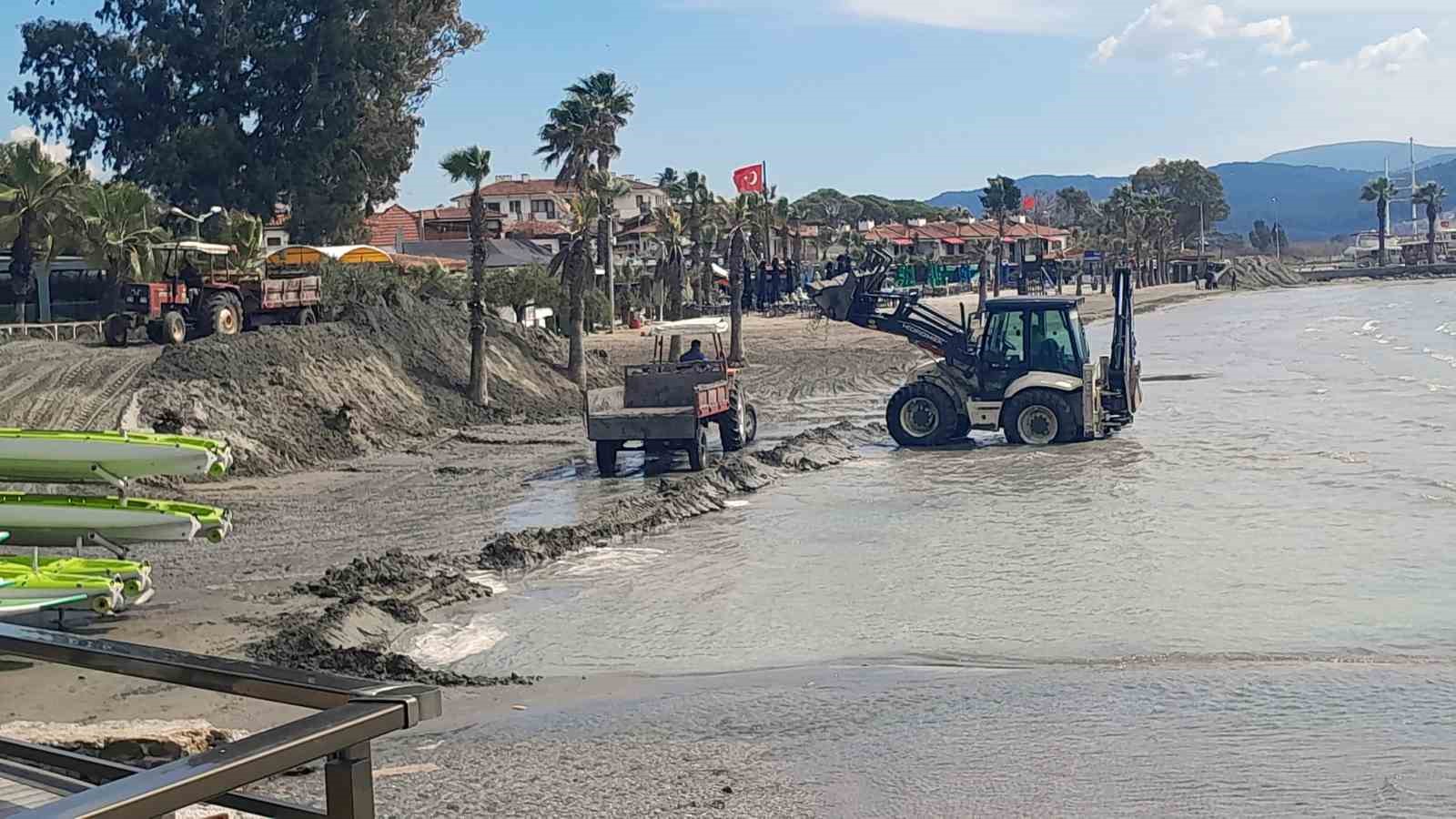 Akyaka sahilinde yaz sezonu öncesi düzenleme çalışmaları başladı. Ula ilçesine
