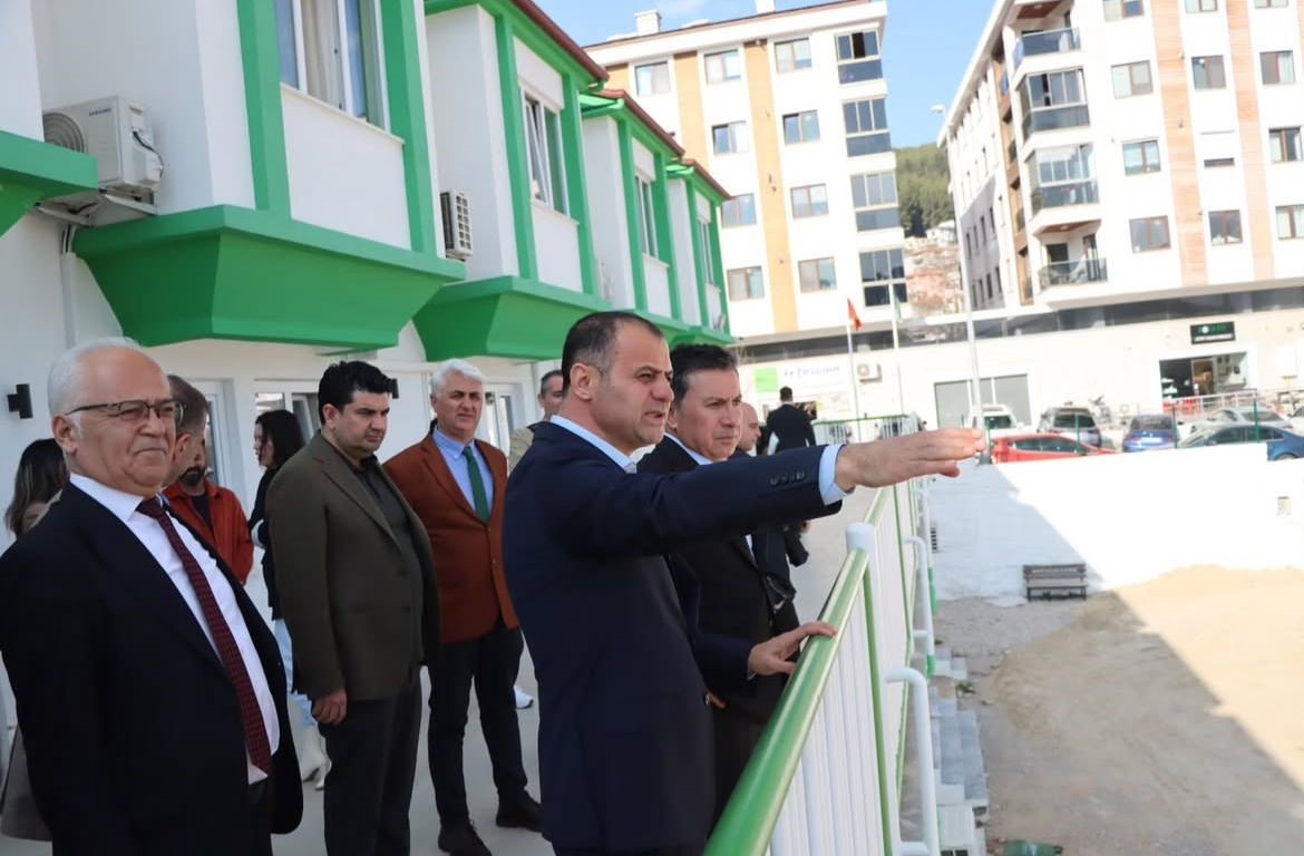 Muğla Büyükşehir Belediye Başkanı Ahmet Aras, Muğlaspor tesislerini ziyaret ederek