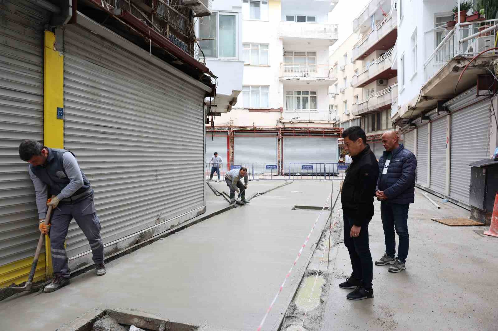 Marmaris Çarşı’da devam eden çalışmaları yerinde inceleyen Belediye Başkanı Acar